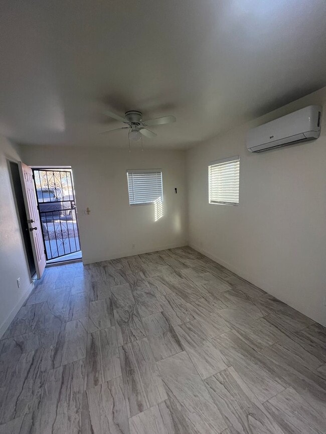 Foto del edificio - Recently Remodeled-Charming & Cozy Studio Apt.