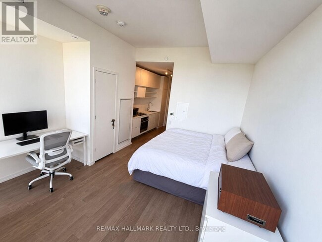 Building Photo - 5 Soudan Ave
