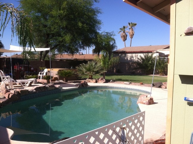 Foto del edificio - 465 E Providence Dr