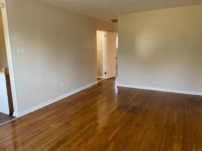 Building Photo - Harrisburg School District 2 Bedroom 1 Bat...