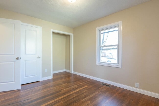 Foto del edificio - 2404 E 8th St