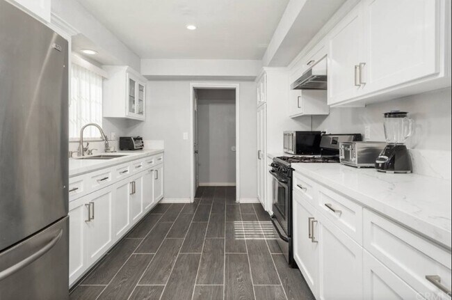 Building Photo - 1047 Blakely Ct