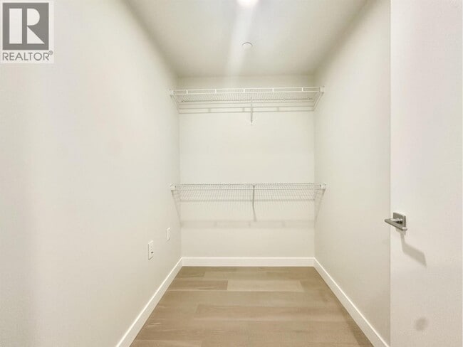 Building Photo - 485 W 63rd Ave