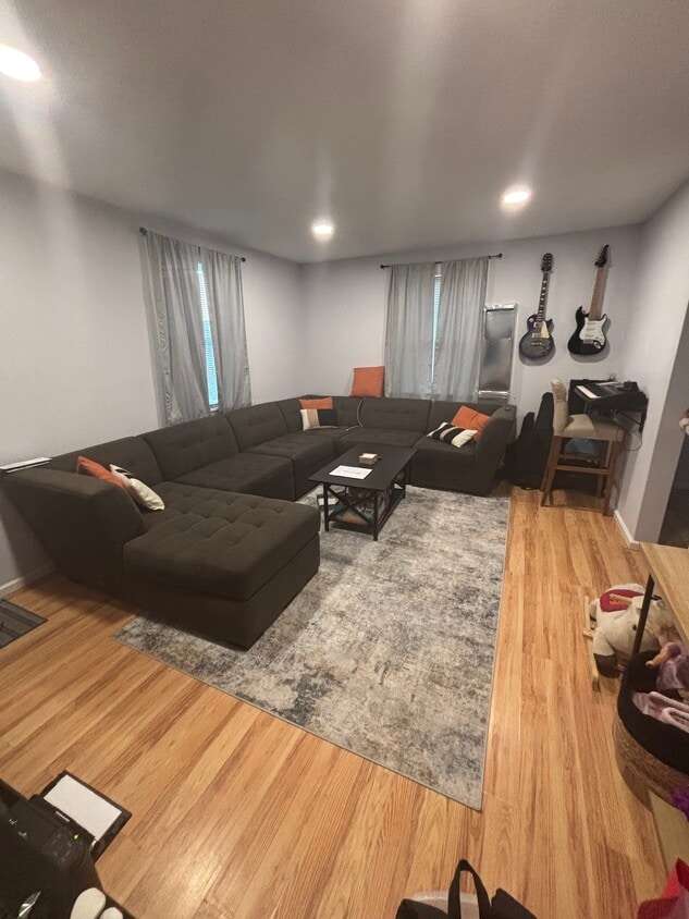 Foto principal - 8222 Cornwall Rd