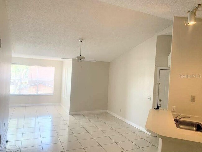 Foto del edificio - 5737 GATLIN Ave