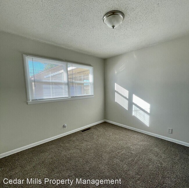 Building Photo - 4 br, 2 bath House - 409 W 7th St.