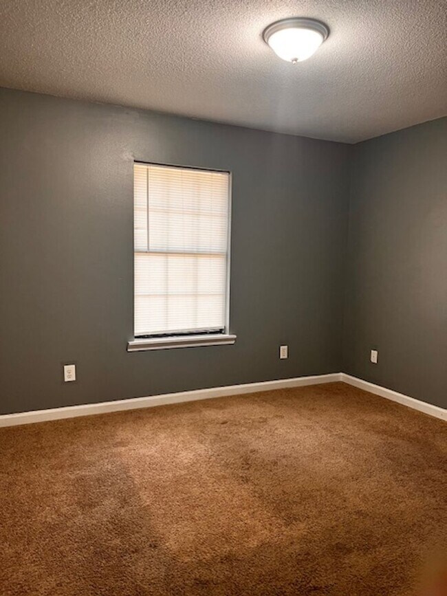 Foto del edificio - 2 Bedroom 1 Bath Duplex