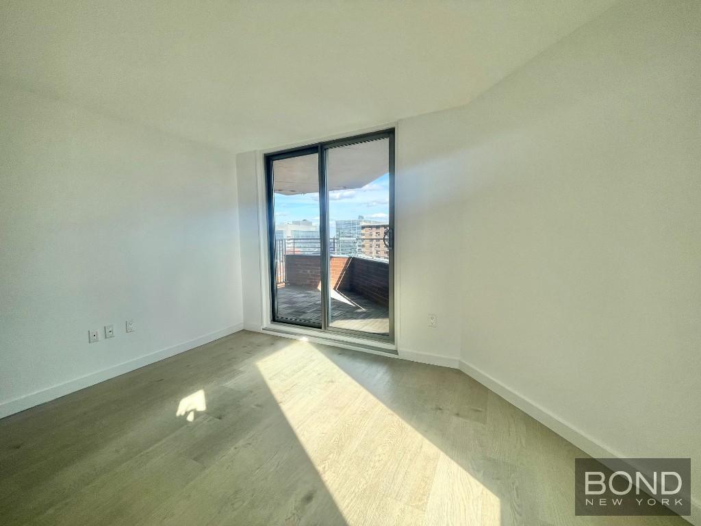 Primary Photo - 520 Second Avenue