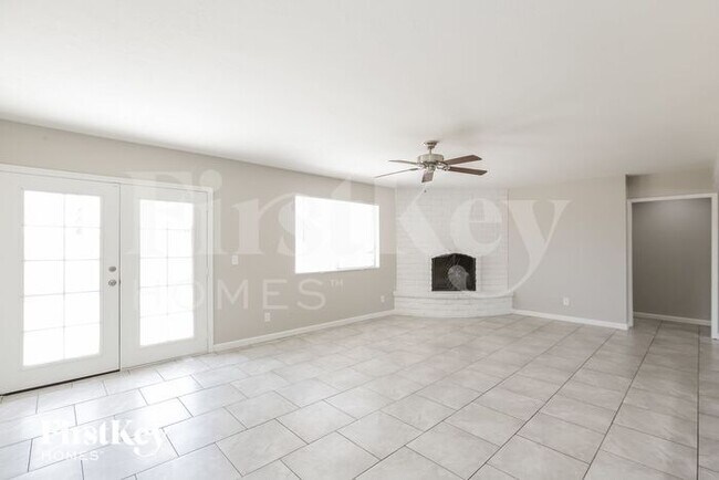 Foto del edificio - 10437 West Campbell Ave