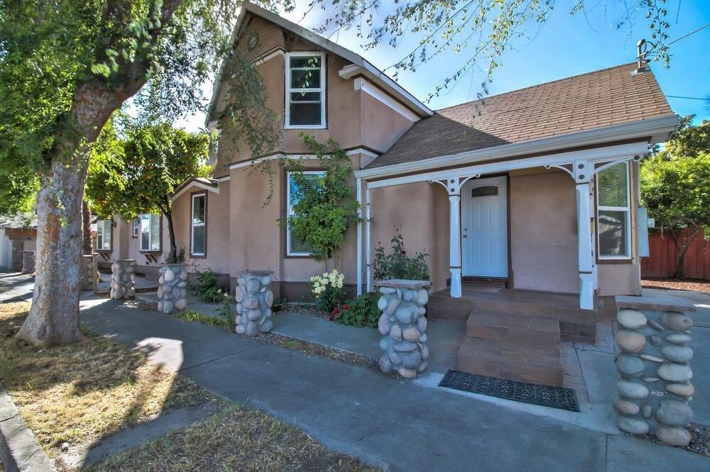 Primary Photo - 1529 Sanborn Ave