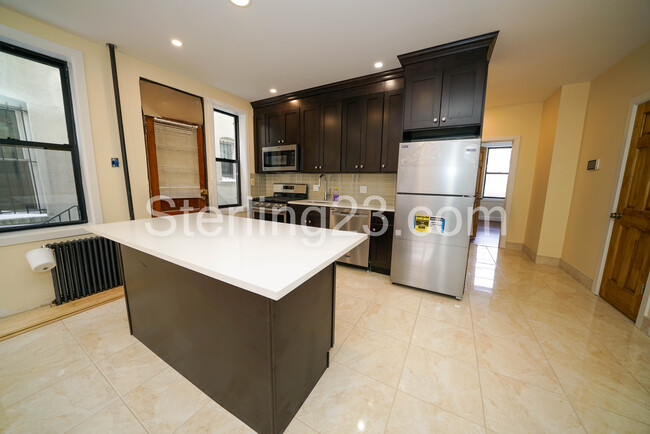 Foto del edificio - 2452 26th St