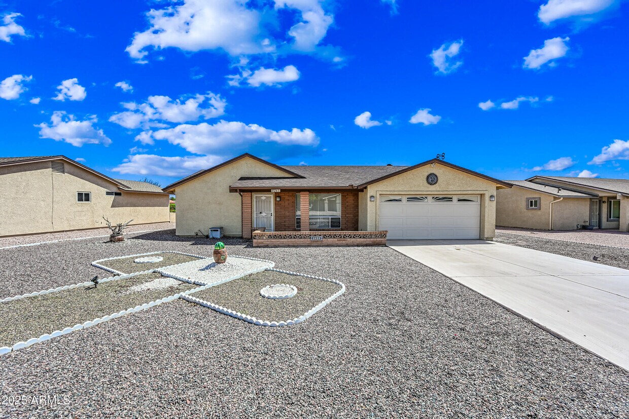 Foto principal - 8261 E Fay Ave