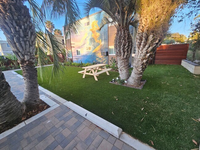 Foto del edificio - Encinitas Renovated Two Bedroom Apartment
