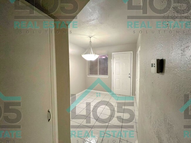 Foto del edificio - 3 Bedroom Townhome- Norman