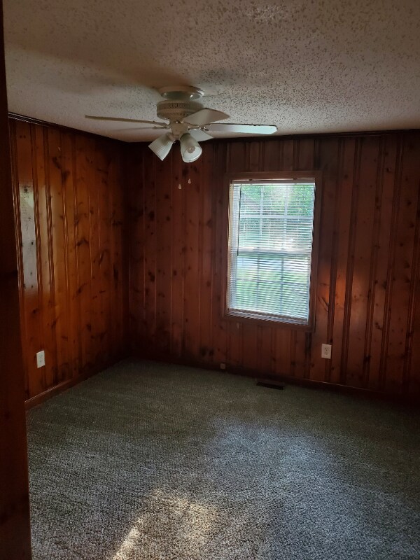 Building Photo - 301 Circle Dr