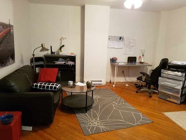 Building Photo - 394 Brock St