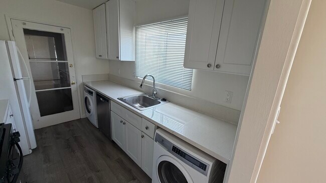 Cocina - 1728 Grevelia St