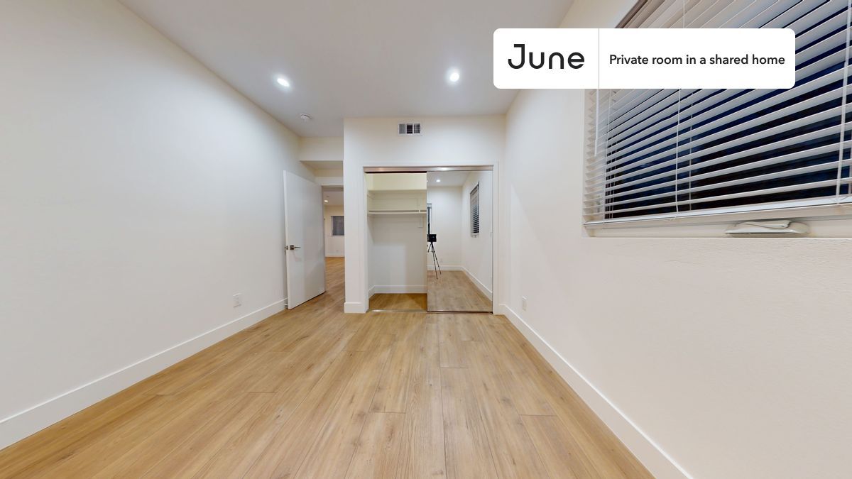 Foto principal - Private bedroom in 4 bed/4 bath Home