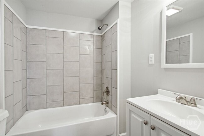 Building Photo - 1001 Treat