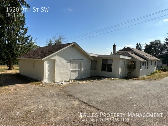 Building Photo - Cute 1 Bed 1.5 Bath + Family Room Home in ...