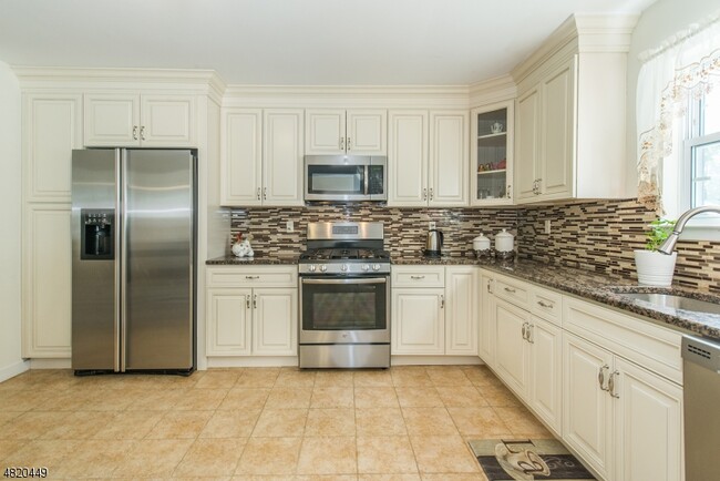 Building Photo - 29 Bowfell Ct