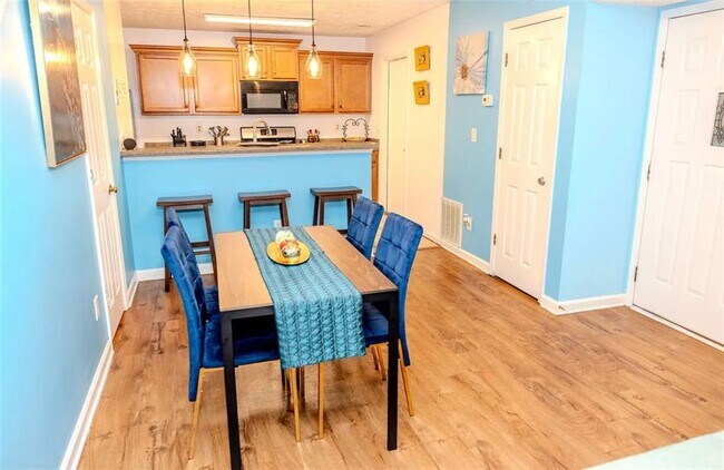 Foto del edificio - 1077 Mansfield Ct