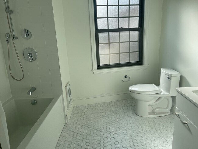 Foto del edificio - Harvard Sq Super Sunny ALL NEW 2 Bed Central AC 1 Free Month  Students ok NOW OR  March