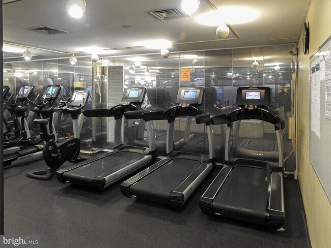 Foto del edificio - 1530 Key Blvd