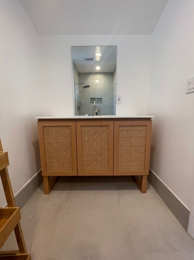 Foto del edificio - 6908 Royer Ave