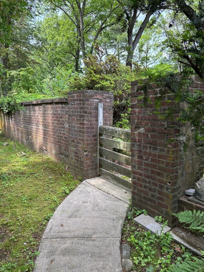 Building Photo - 68-0 1 Wheatley Rd