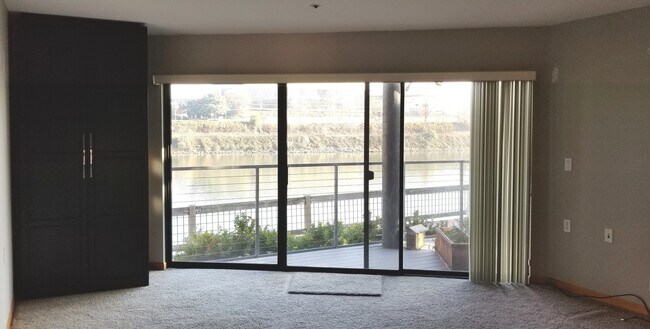 Foto del edificio - McCormick Pier One Bedroom ON THE WATER!