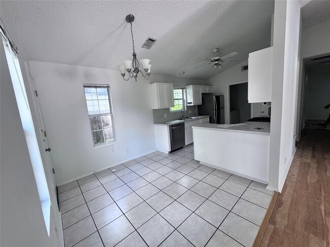 Foto del edificio - 3709 Tom Green St