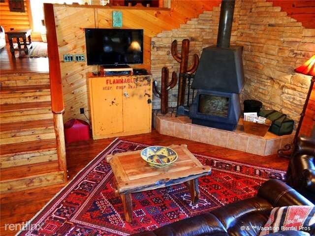 Building Photo - 308 Valley View Dr