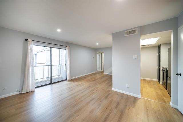 Foto del edificio - 9170 Forest Ln