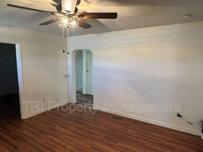 Foto del edificio - 327 S 2nd St