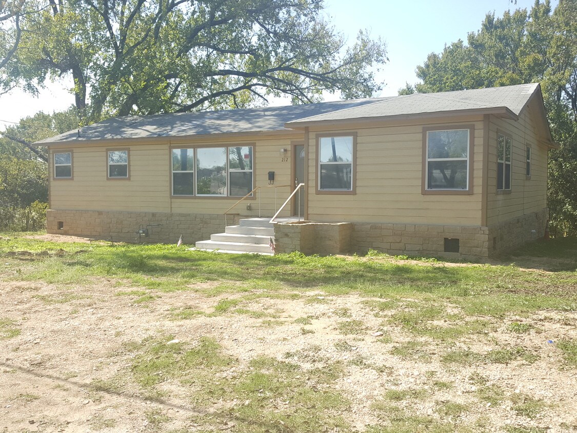 212 S Austin St, Buda, TX 78610 House Rental in Buda, TX