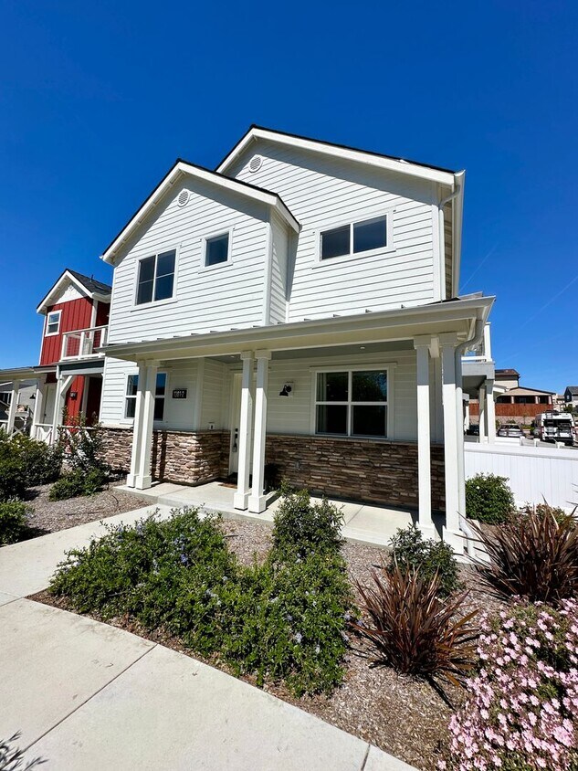 Primary Photo - Beautiful 3 Bedroom, 2.5 Bath home availab...