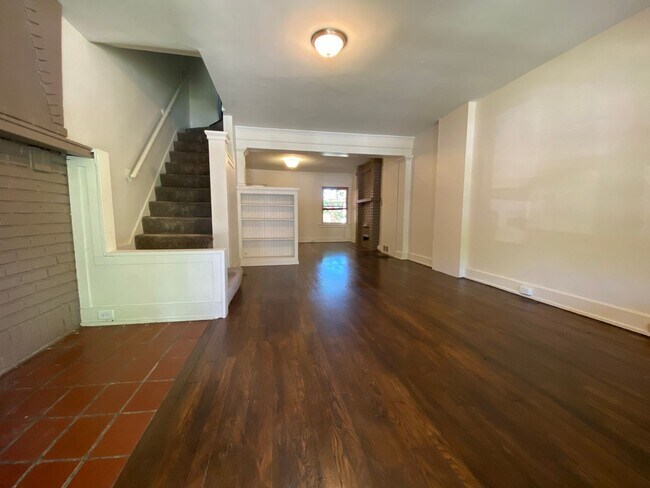 Building Photo - Pet Friendly Squirrel Hill Townhome! Both Covered Front Porch & Backyard!