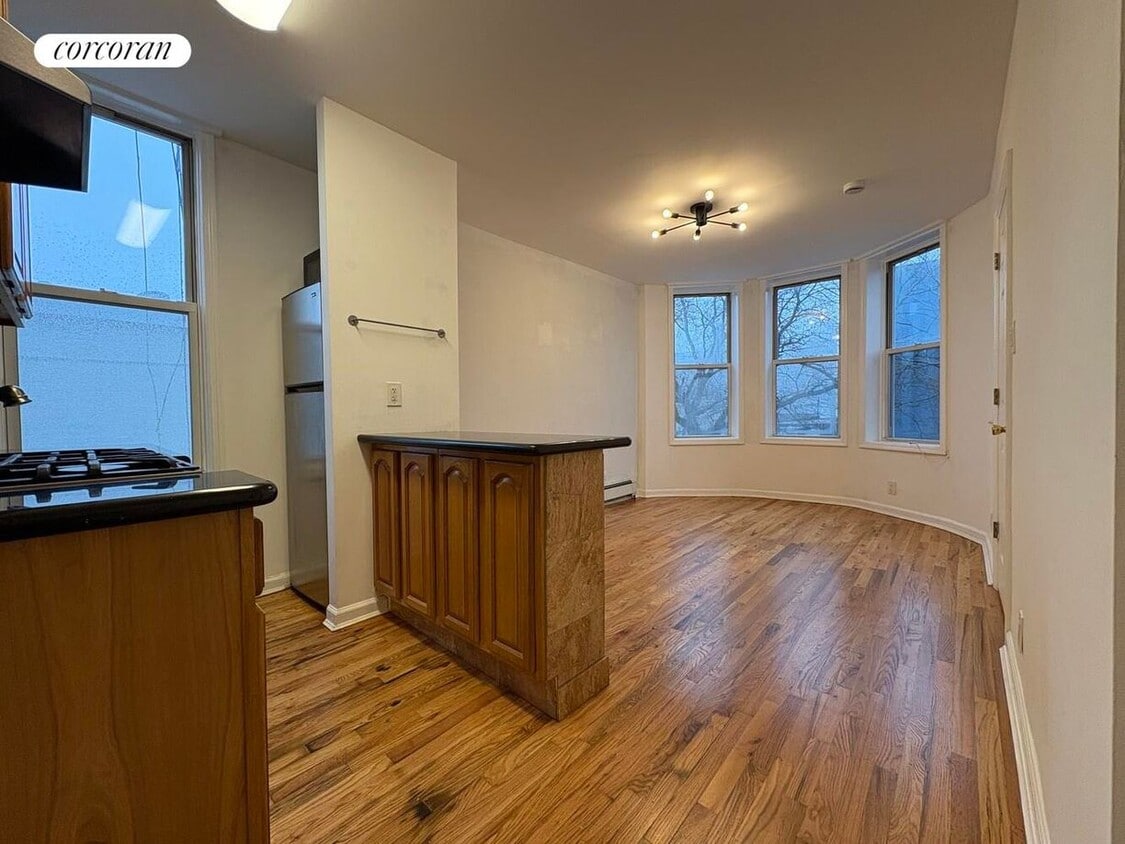 Foto principal - 16-53 Weirfield St