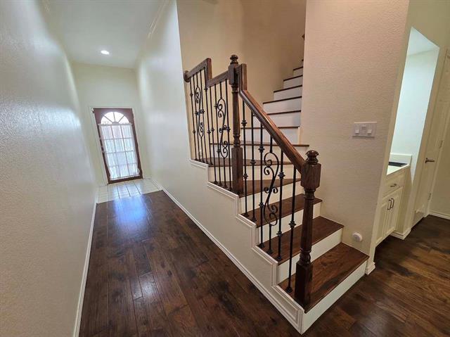 Building Photo - 5839 Lake Point Dr