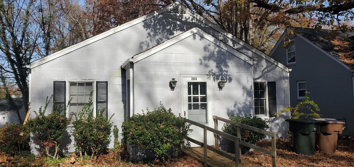 Primary Photo - 2034 Walker Ave
