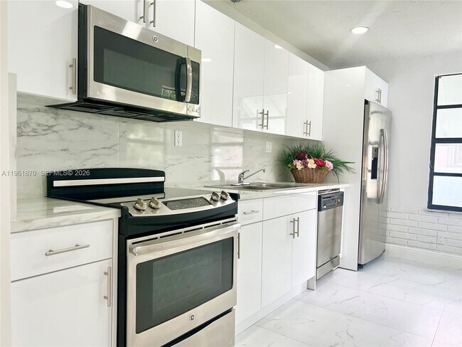 Foto del edificio - 931 NW 35th Ave