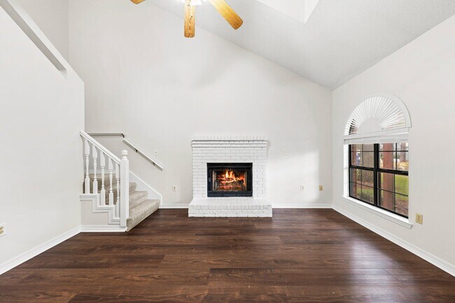 Foto del edificio - 236 Parkwood Cir