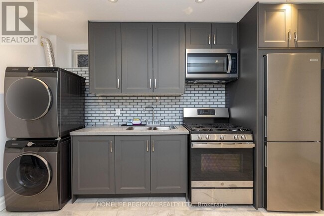 Building Photo - 244 Roxton Rd