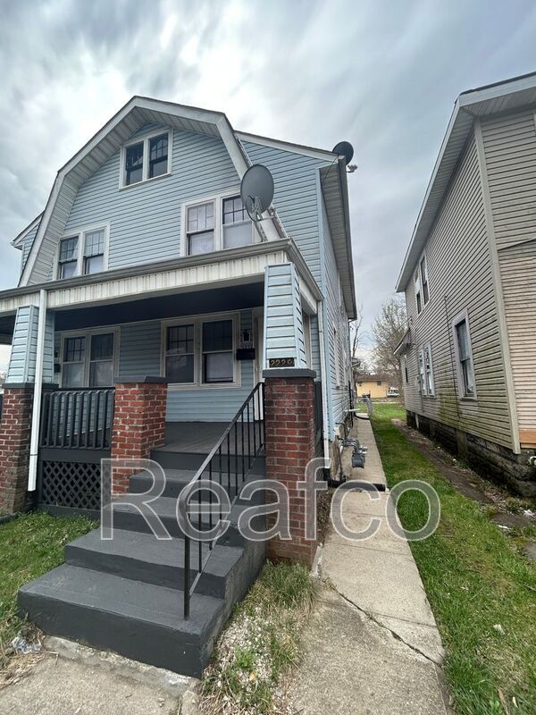 Foto principal - 2229 E 5th Ave