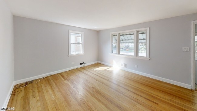Building Photo - 141 Sheridan Ave
