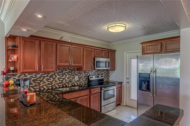 Building Photo - 3351 S Palm Aire Dr