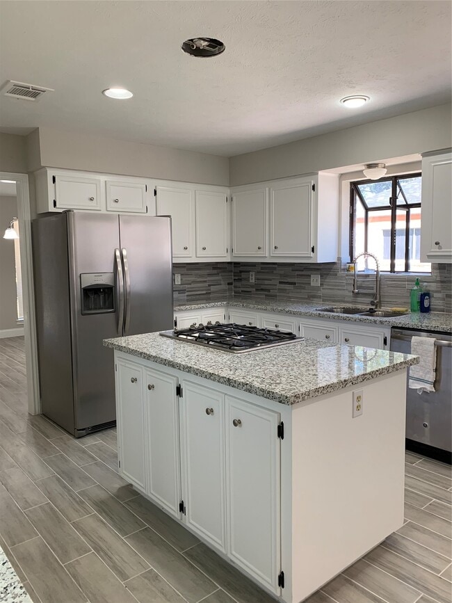 Building Photo - 15303 Paseo Del Rey Dr
