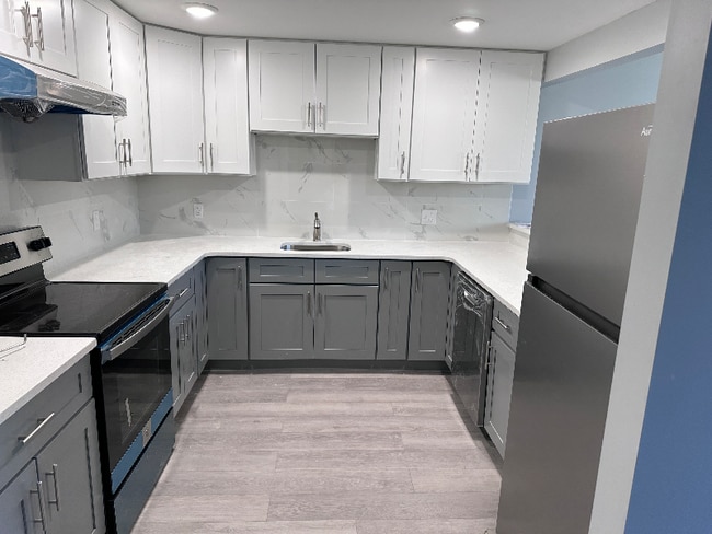 Photo - 140 S Easton Rd House