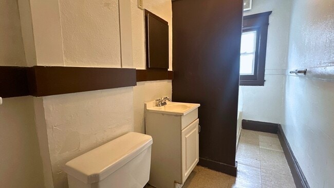 Building Photo - 58 Lester St